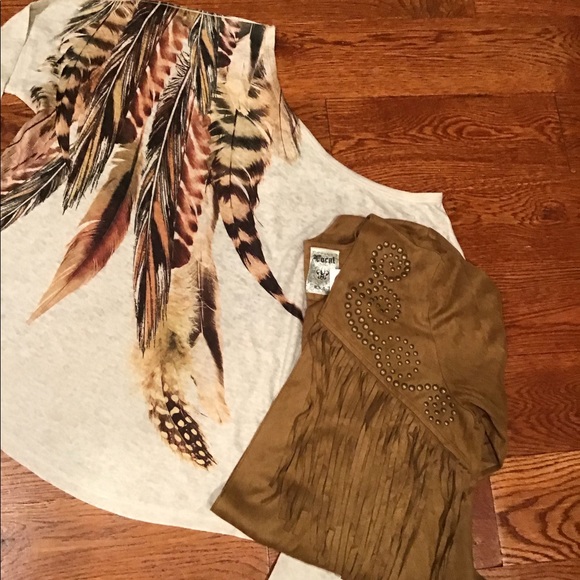 🔥Last One🔥! Off Shoulder Top w/Feathers - Picture 6 of 8